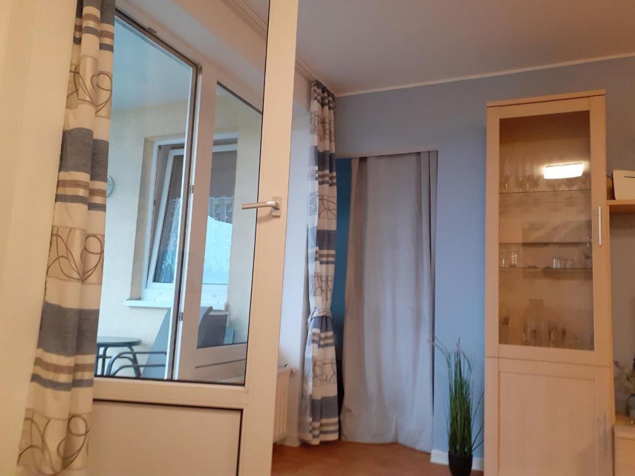 Aquamarin - Charmantes Appartement Mit Balkon Rostock Exterior photo